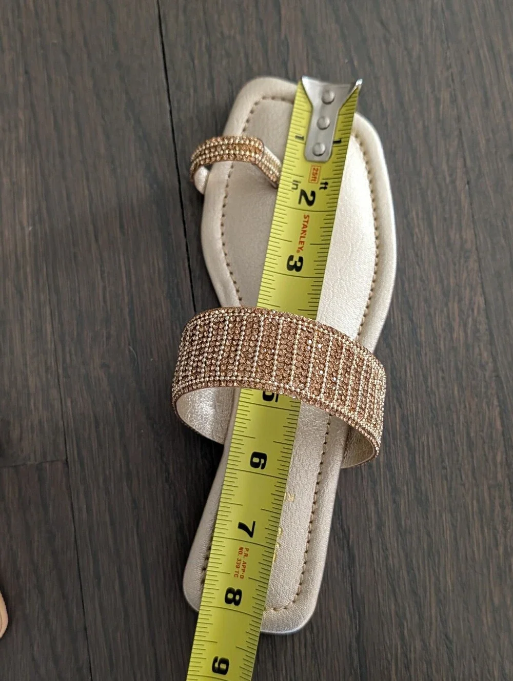 Stylo Girls Gold Rhinestone Embellished Toe Loop Sandals Size 32 / US 1 1.5